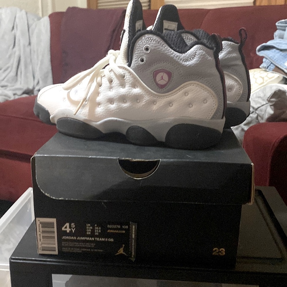 Size 4.5Y Jordan Jumpman Team II Wolf Grey Pink